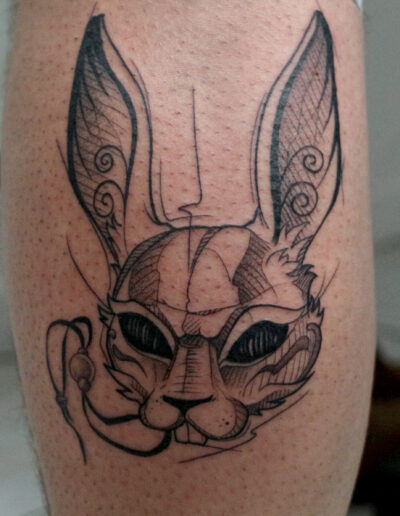 Tatouage masque japonais de lapin black work by Ju